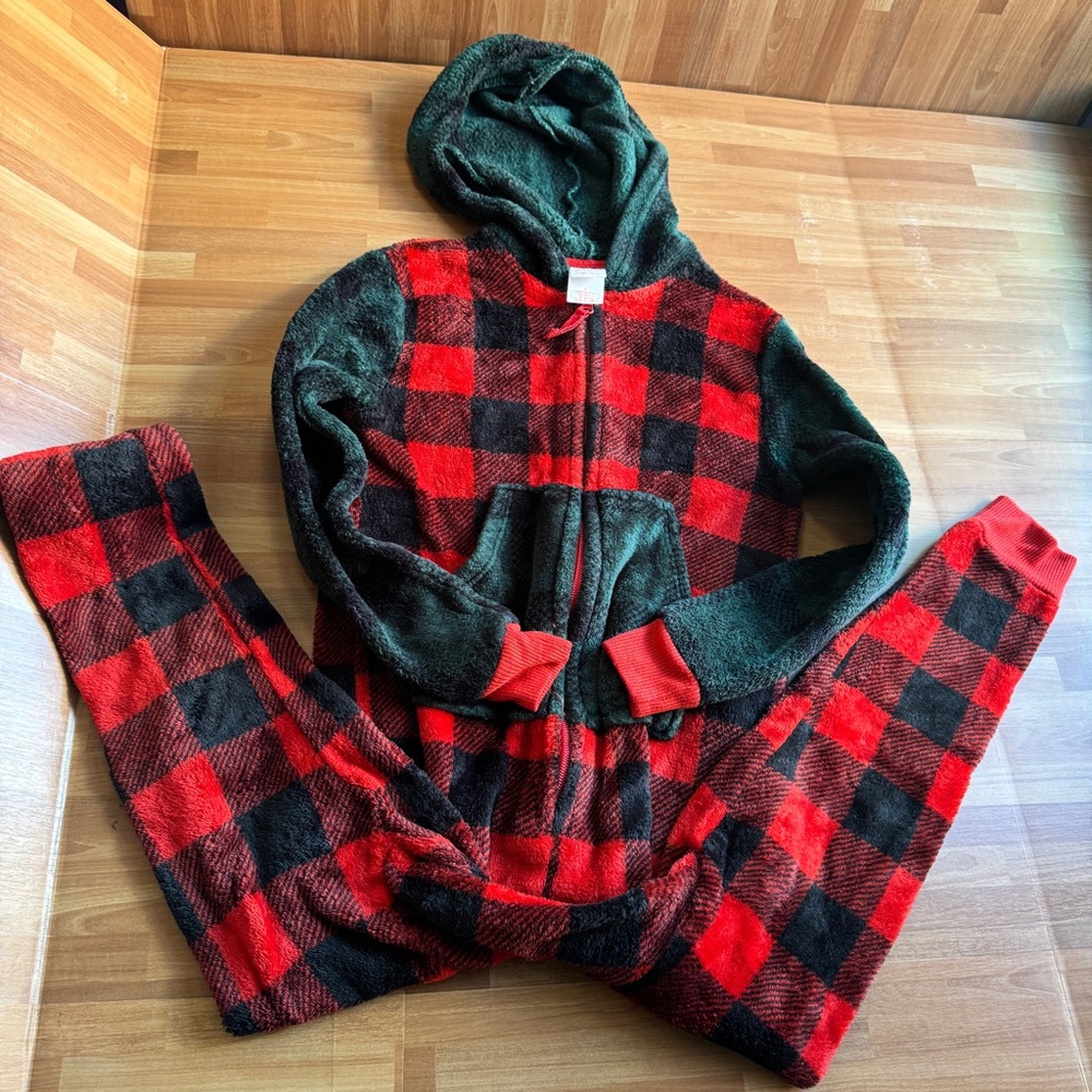 Cat & Jack plaid one piece hooded long pajamas size small
